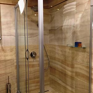 Standard Room 3 Single Beds 33 Sqm Wifi Central Air Conditioning Shower